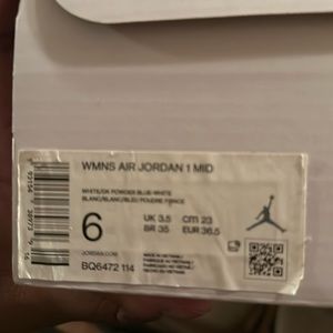 Size 6 Women’s Air Jordan 1 Mid